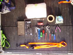 家電や家具取り外しに必要な工具など、常時積載しています。