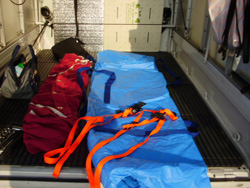 毛布やベッドカバーも常時積載。大切に運搬致します。